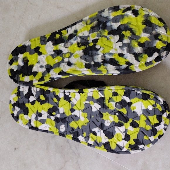 REL CO - OP flip flop sandals. - Picture 4 of 4